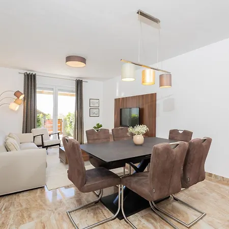 Apartment Leonarda ***