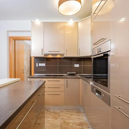 Apartment Leonarda *** *